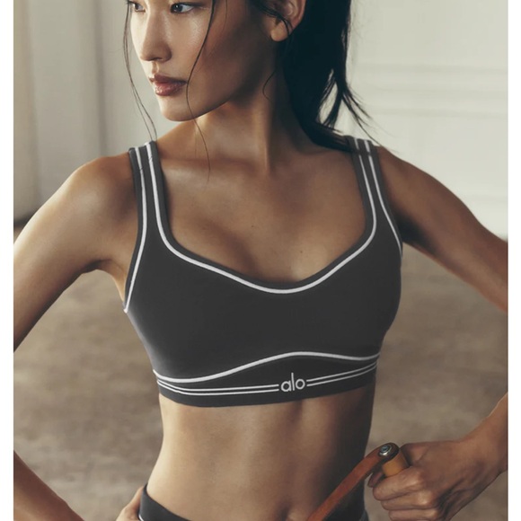 ALO Heart Throb Sports Bra - Picture 6 of 6